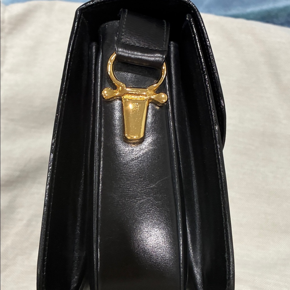 Vintage Celine Chic Black Leather Bag with Gold Accents - Picture 4 of 14